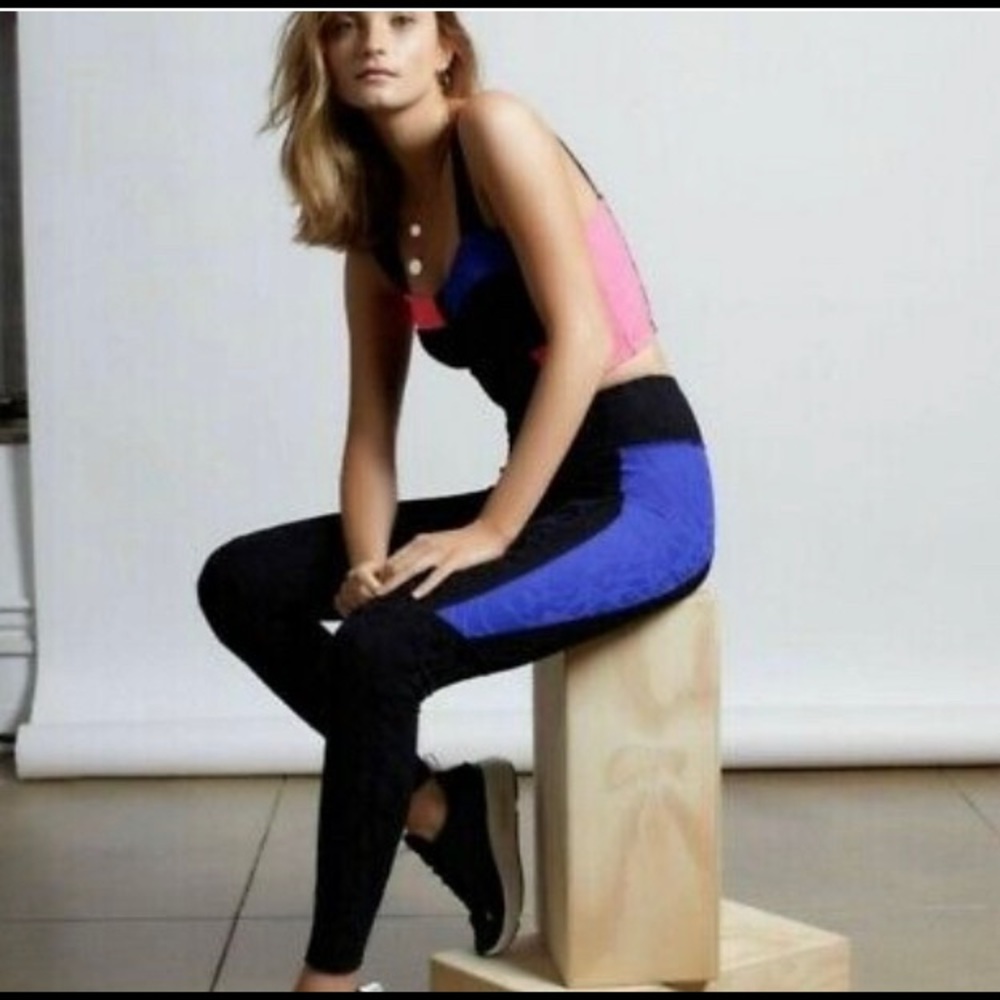 Twenty monteral rasied 3D pattern leggings